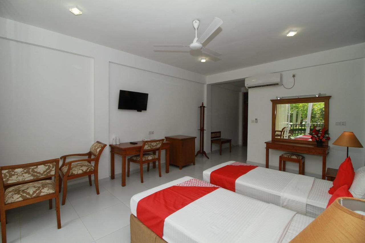 Garden Beach Hotel Kalutara Exterior foto